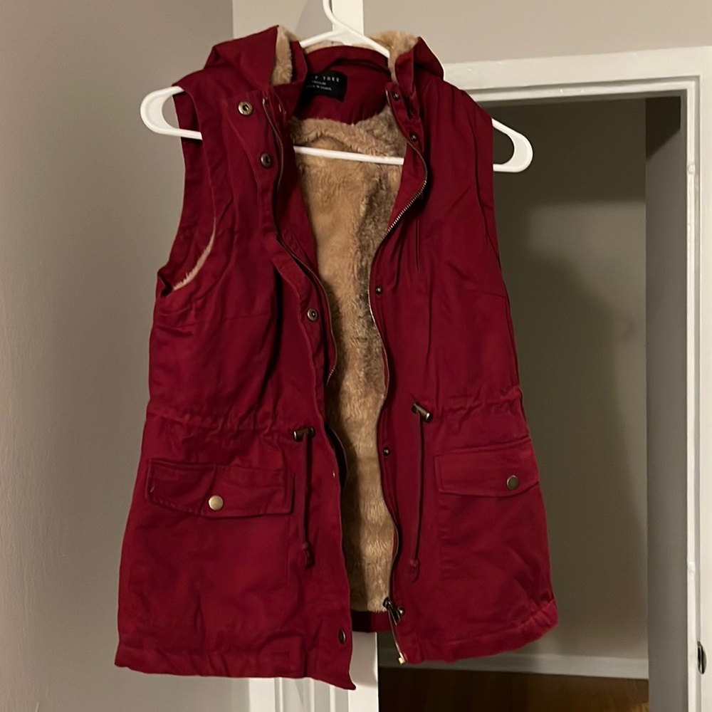 Burgundy fleece lined cargo vest